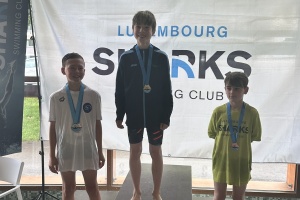 SWIM TROPHY BY SHARKS